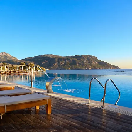 Ξενοδοχείο Alimounda Mare 5*